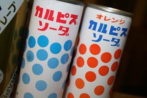 ファンタ ＆ カルピスソーダ　（なつかしい缶ジュース）