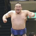 髪を切る