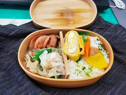 お弁当箱