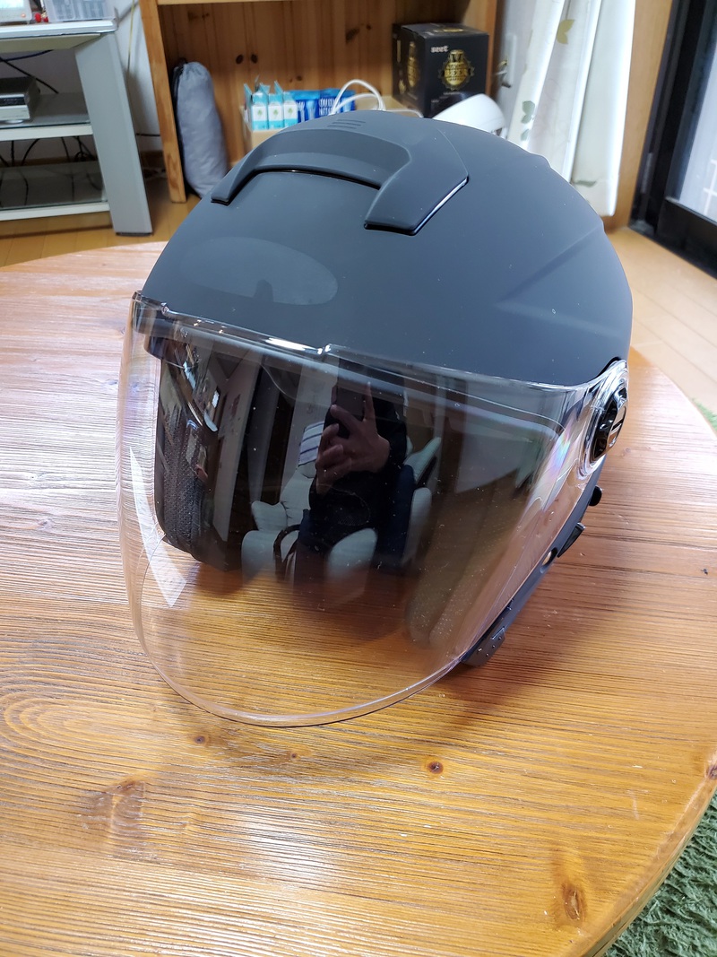 ヘルメット入荷