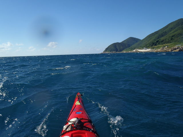 ８月２６日　向かい風の中でのシーカヤッキング　北海道渡島半島西岸