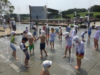 ガーデンパークで水遊び