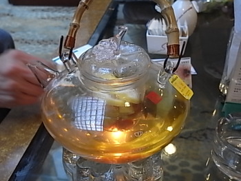 中国　アモイ　ホテルラウンジにて