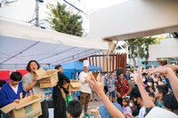 インドネシア・フェスティバル in 浜松 2023(22)　菓子投げ 2023/11/06 19:00:00