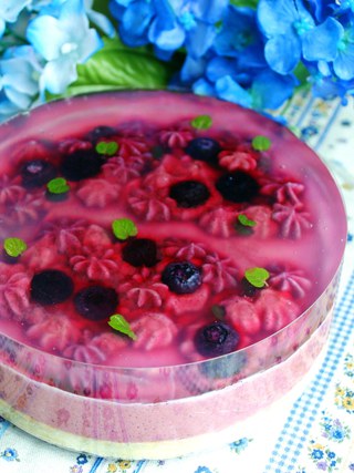 紫陽花のブルーベリーケーキ