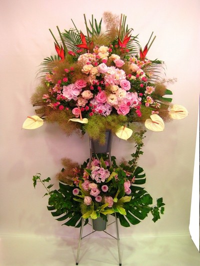 お誕生日用ラブリーピンクのスタンド花