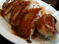とんやん（金の豚）の餃子に思う