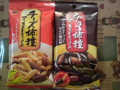 柿の種（チョコ・チーズ）