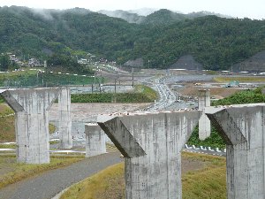 雨の新東名を突っ走れ