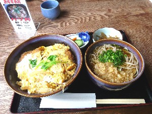 半麺つきカツ丼