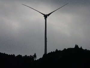 風力発電１号機建つ