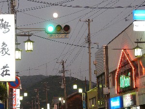 田舎町の名月