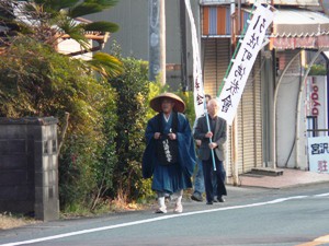 托鉢