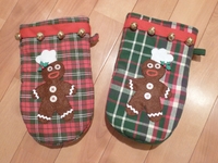 Ugly Christmas Oven Mitts.