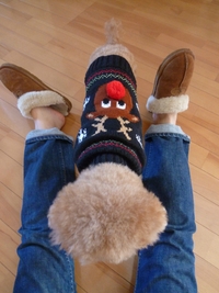 ついに彼女も Ugly Sweater デビューだぞ。