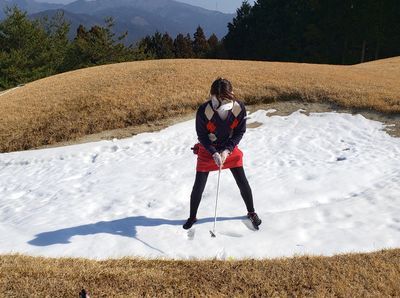 残雪に早春の陽光をあびて