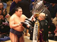 大関・豊昇龍が逆転Vで綱取りへ望みつなぐ