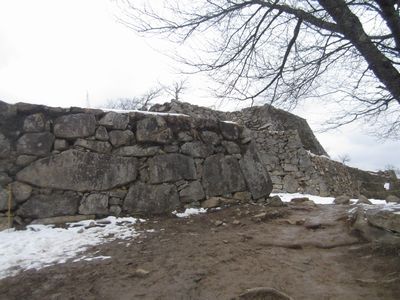 山頂に累々と築かれた石垣…日本のマチュピチュ