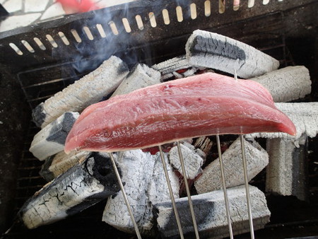 肉食系男子。肉を焼く！