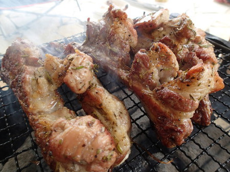 肉食系男子。肉を焼く！