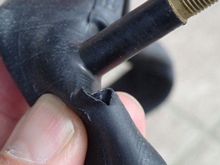 自転車に乗る前にパンクした