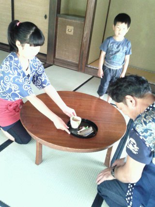 まこちゃんシャツでおもてなし