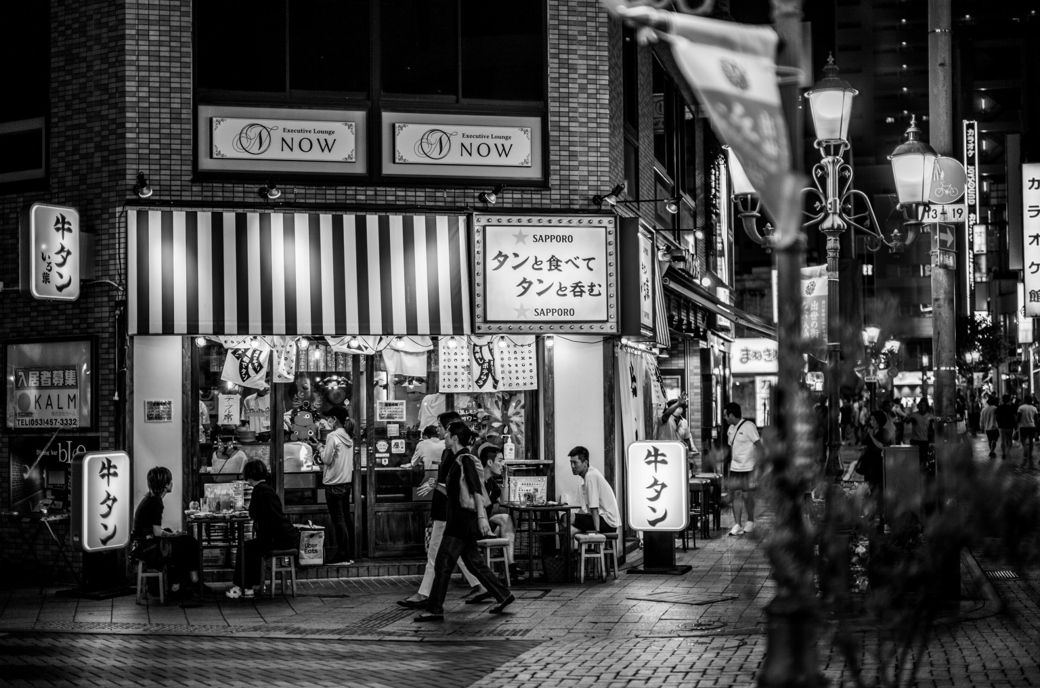 浜松の夜をモノクロで