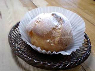 玉井さんにおいしいシュークリームを頂きました。