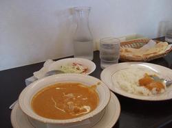 お昼はカレーで！