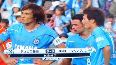 スコアーレスドロー　審判のおかげで試合はボロボロ？