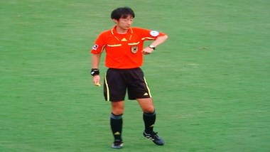 スコアーレスドロー　審判のおかげで試合はボロボロ？