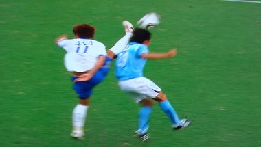 スコアーレスドロー　審判のおかげで試合はボロボロ？