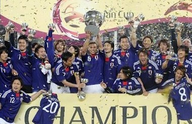アジアカップ２０１１ 日本優勝 表彰式の動画 L Road To J1 なんでもオヤジのジュビロ磐田応援ブログ