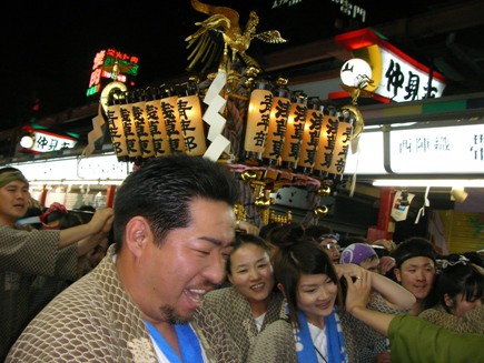 三社祭の風景（夜）