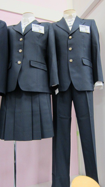 浜松西中学校、高等学校の制服。