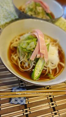 打ち寄せる波。