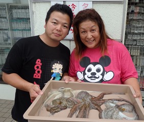 タコ釣り：夫婦で仲良く２杯ずつ！！