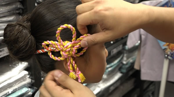 ねじり棒はちまきで 花結び 髪飾りを作る方法 お祭り髪型アレンジ紹介 祭り用品専門店 祭すみたや の公式ブログ
