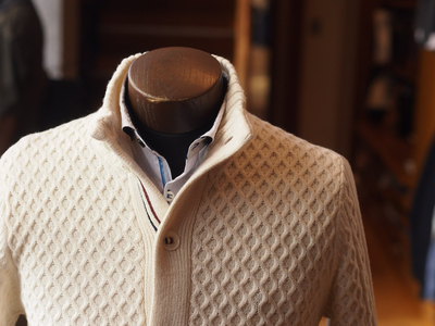 蓄熱機能糸HOTWAVEスタンドカラーニットブルゾン/メンズメルローズ（MENS MELROSE）