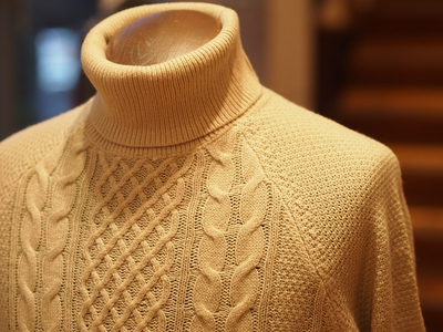 EXTRA FINE カシミヤタッチアラン柄タートルネックニット/メンズメルローズ（MENS MELROSE）