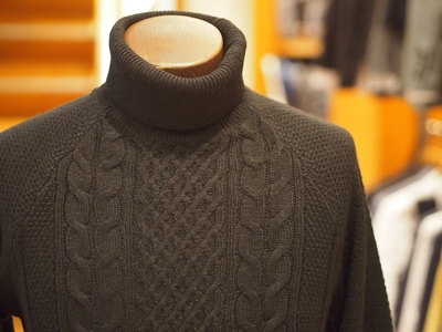 EXTRA FINE カシミヤタッチアラン柄タートルネックニット/メンズメルローズ（MENS MELROSE）