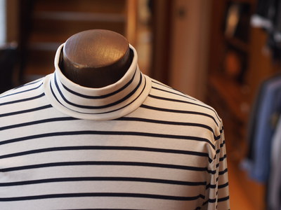 シルケットスムースボーダータートルネック/メンズメルローズ(MEN’S MELROSE)