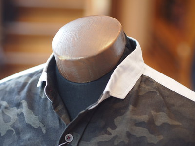 カモフラジャガードオックスシャツメンズメルローズ(MENS MELROSE)