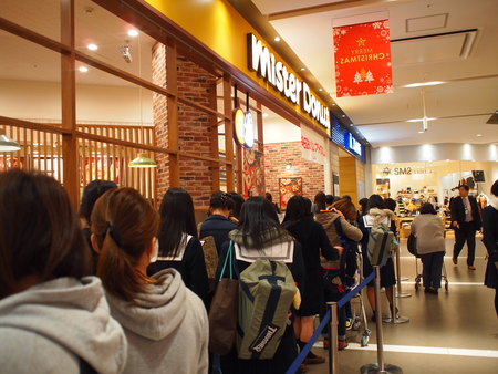 ミスドの一番人気は？ SUPER FRIDAYは大行列！