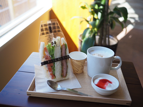 MEI COFFEE&GALLERYさんのサンドイッチセットでランチ♪