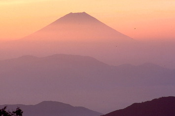 千枚岳から望む富士山