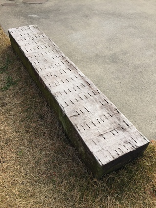 駐車場の枕木塗装作戦(￣^￣)ゞ