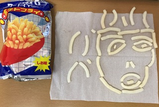 お菓子で似顔絵♪