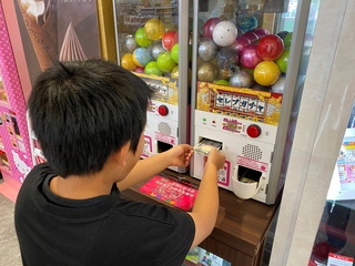 初めての１０００円ガチャ(/・ω・)/