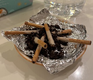 変なチョコ(￣д￣)